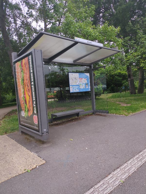 Innovations et Technologies dans les Abribus