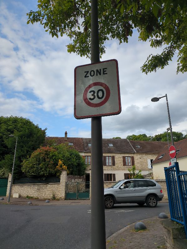 2. Normes de conception des panneaux de signalisation